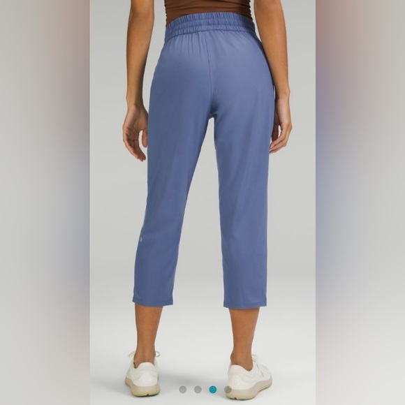 NWT Pull On Mid Rise Tapered Leg Crop 23” Blue Size 8 - Picture 2 of 5